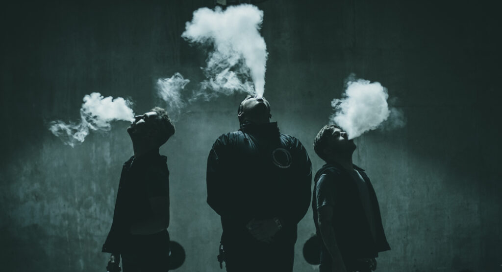 trzymanie dymu w płucach