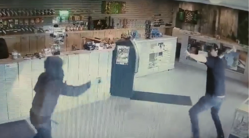 bronił się przed napadem szklanym bongiem