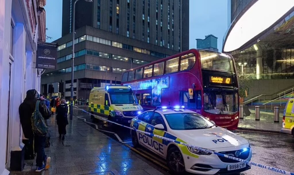 młynek do zioła w kształcie granatu